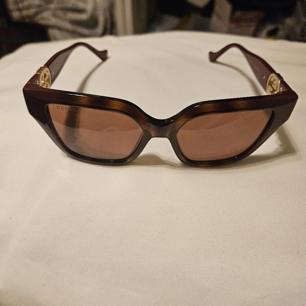 Gucci sunglasses, burgundy color NEW